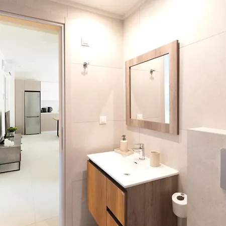 Sunlit Luxury Apartment, Rhodes 아파트